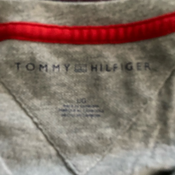 Tommy Hilfiger tee - Picture 2 of 2